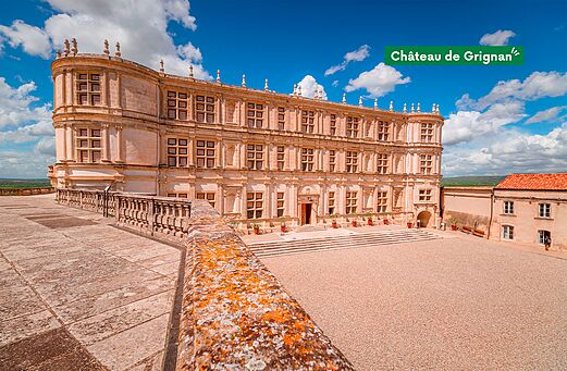 Historisch kasteel van Grignan, een culturele bezienswaardigheid in Drôme Provençale.