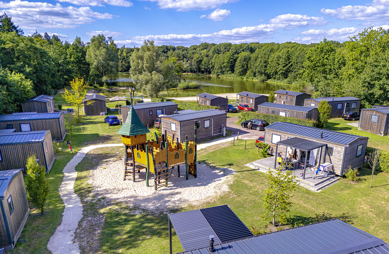 Stacaravans en speeltuin van CAPFUN De Sprookjescamping in Rheeze.