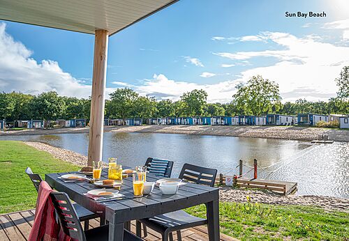 Stacaravans, meer en strand op camping CAPFUN Vakantiepark Capfun het Stoetenslagh in Rheezerveen.