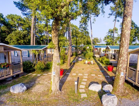 Comfortabele Mobil-homes met schaduwrijke terrassen op camping CAPFUN Sud Land in Labenne-Ocean (40).