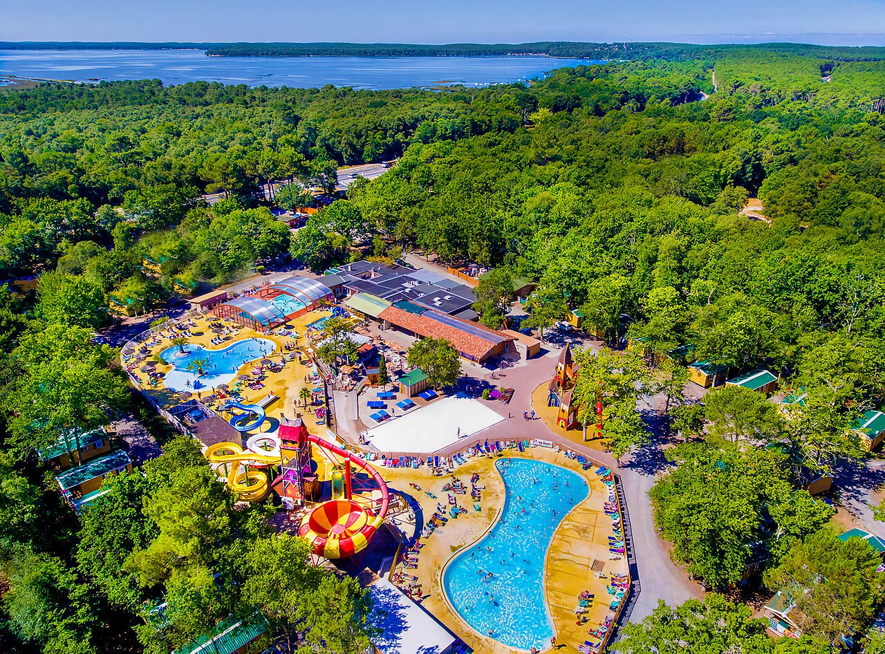 Waterpark, glijbanen, zwembaden op camping CAPFUN Talaris Vacances in Lacanau (33).