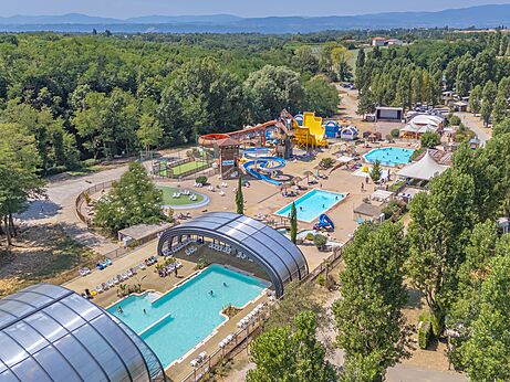 Waterpark, zwembaden, glijbanen op camping CAPFUN Temps Libre in BOUGE CHAMBALUD.