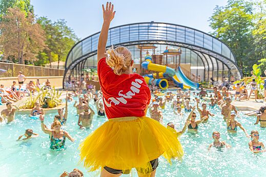 Wateranimatie in zwembad op camping CAPFUN Temps Libre in BOUGE CHAMBALUD (38).