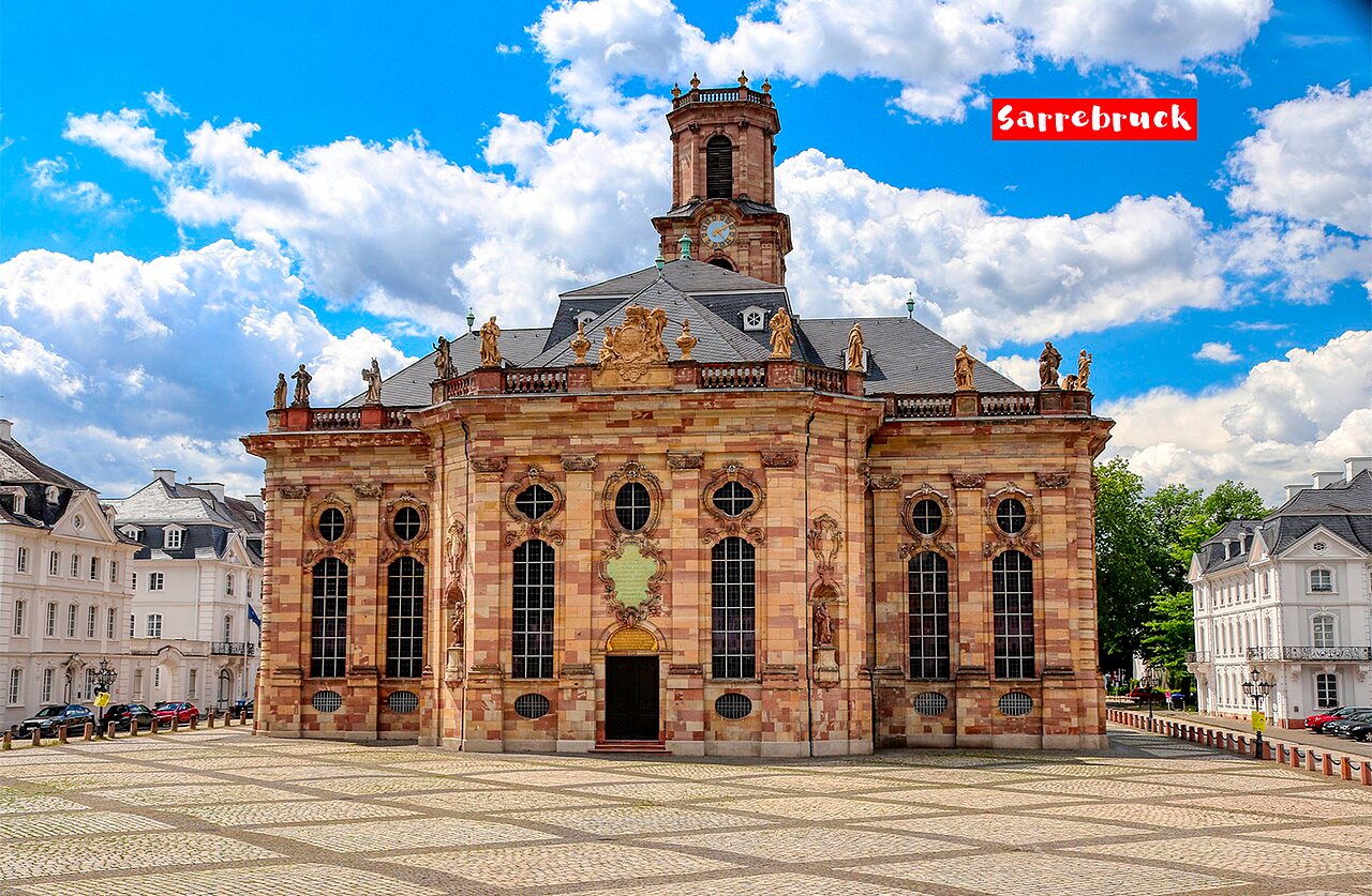 Barokke Ludwigskirche kerk in Saarbr�cken, een historische plek om te bezoeken nabij de camping.