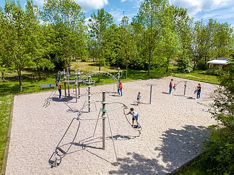 Buiten speeltuin voor kinderen op camping CAPFUN Tensch Jolie in Grostenquin (57).