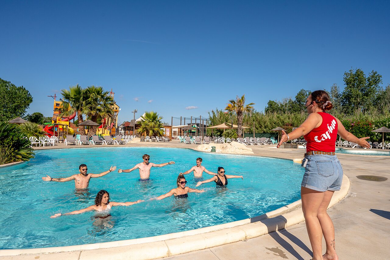 Wateranimatie en zwembad met glijbanen op CAPFUN Teorix MARSEILLAN PLAGE (34).