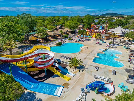 Waterpark met zwembaden en reuzenglijbanen op camping CAPFUN Teorix in MARSEILLAN PLAGE (34)