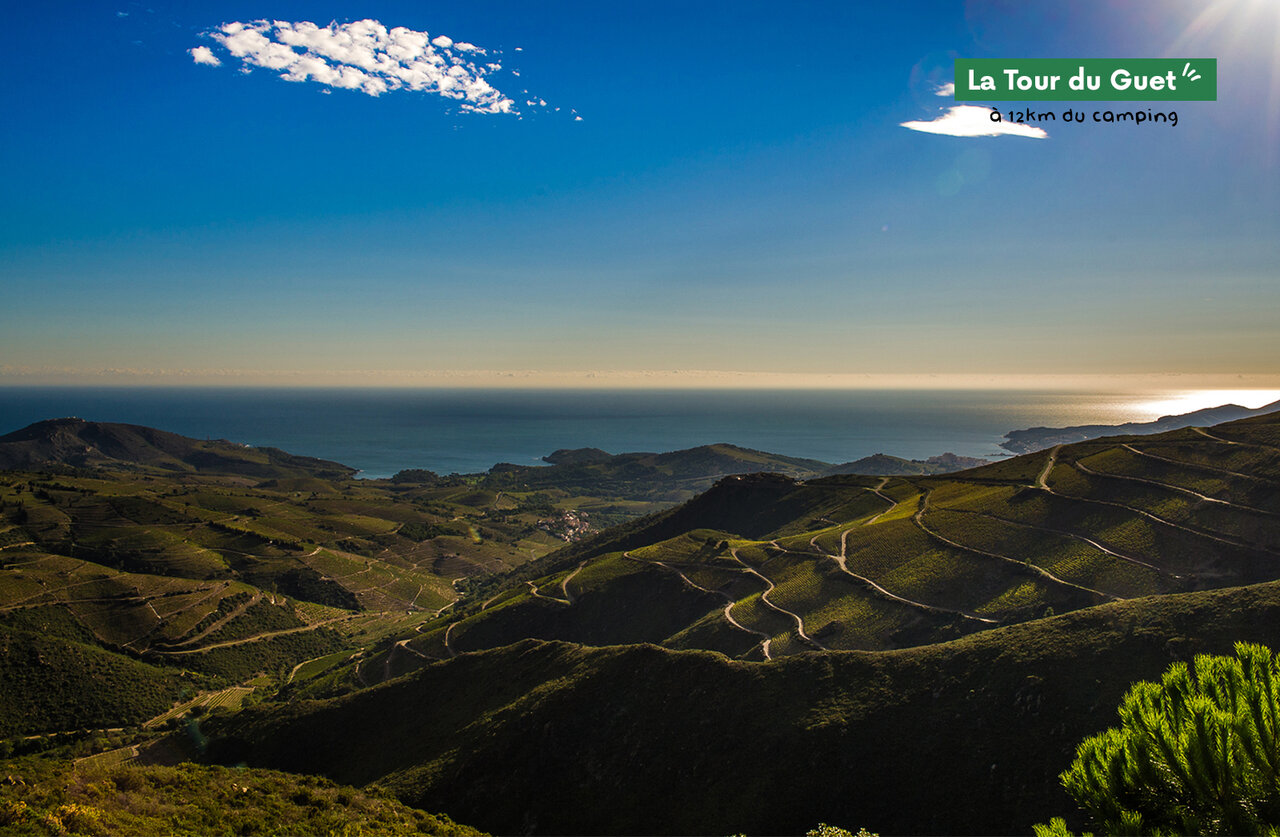 Panoramisch uitzicht op La Tour du Guet, bezienswaardigheid nabij Argel�s-sur-Mer.