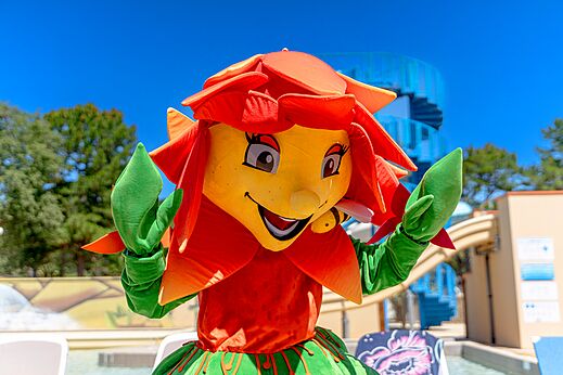 Lachende bloem mascotte voor animatie op camping CLICOCHIC Texas.