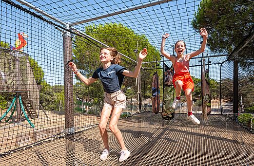 Speelnetten voor kinderen op camping CLICOCHIC Plage des Tonnelles, Saint-Jean-de-Monts.