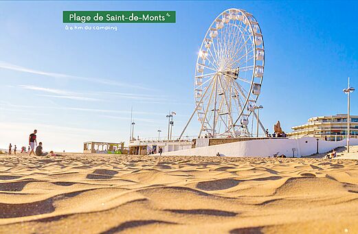 Strand van Saint-Jean-de-Monts met reuzenrad, Vendée.