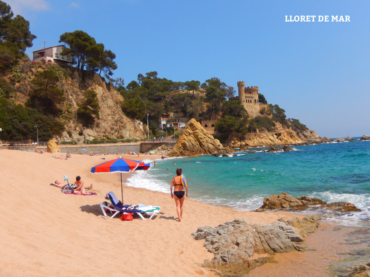 Fijn zandstrand en middeleeuws kasteel te bezoeken in Lloret de Mar.