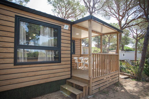 Moderne stacaravan met overdekt terras en meubilair op camping CAPFUN Treumal in Platja d'Aro (17).