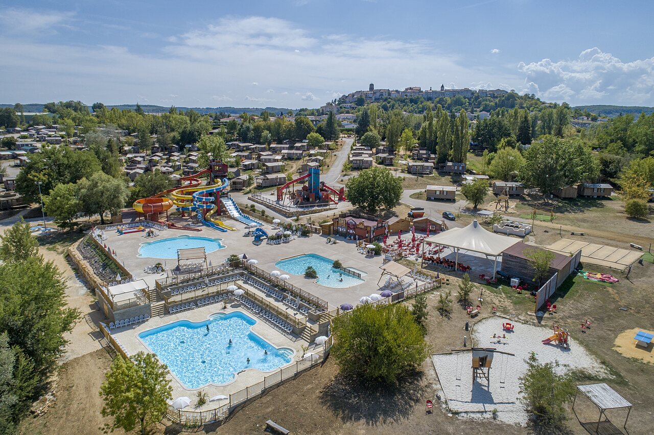 Waterpark, zwembaden, glijbanen en stacaravans op camping CAPFUN Ullule in Tournon d'Agenais (47).