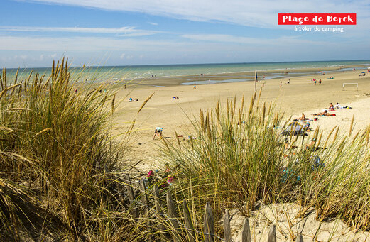 Groot zandstrand in Berck-sur-Mer, perfect om te zwemmen en te ontspannen.
