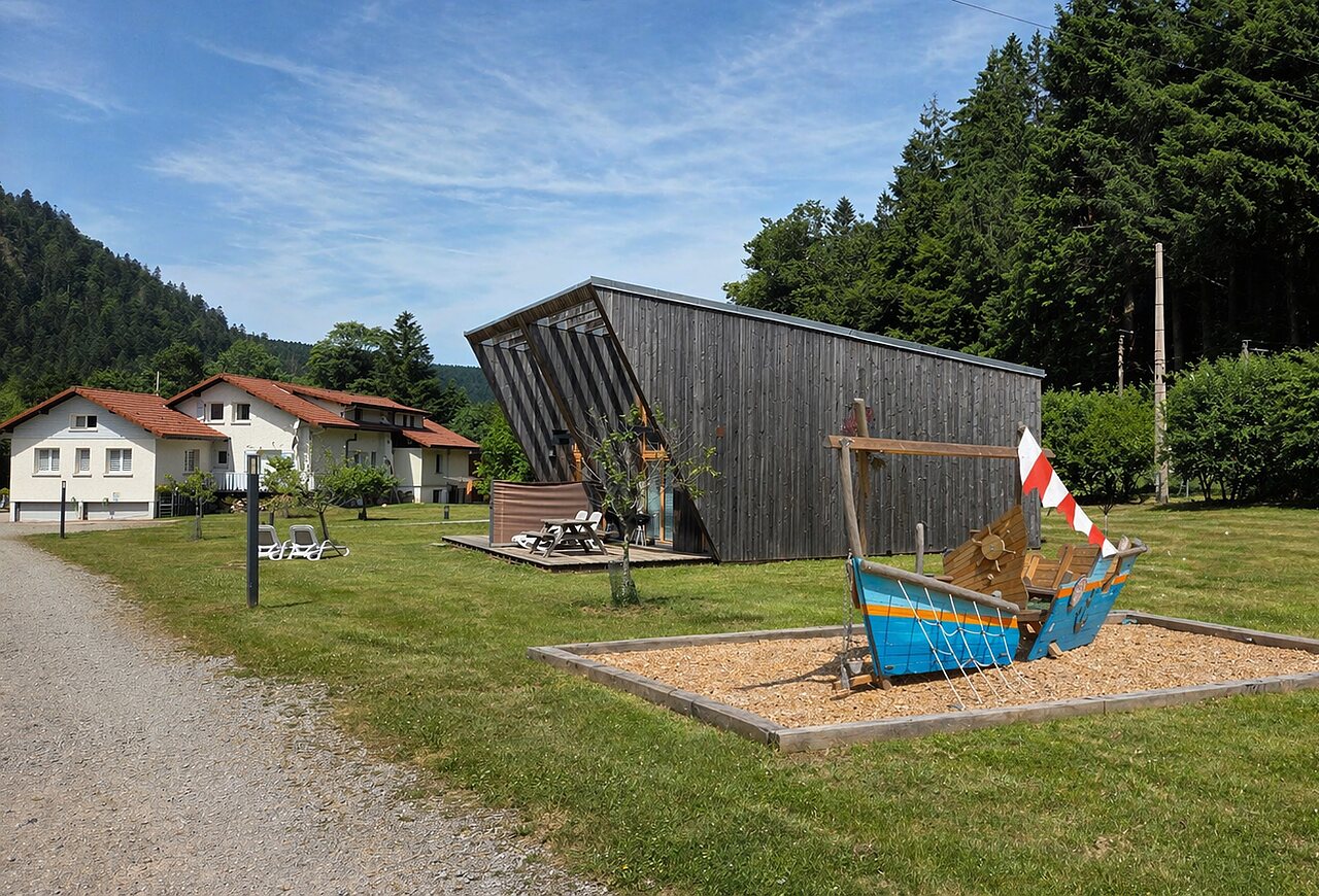 Camping, Mobil-homes op camping CLICOCHIC Verte Vall�e in XONRUPT LONGEMER (88).
