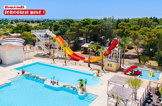 Wave glijbaan, buitenzwembaden en kinderbad op camping CAPFUN Vignes d'Or in Serignan.