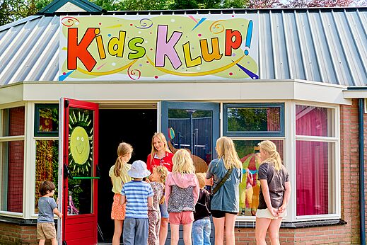 Kids Klup, kinderanimatie met begeleider op camping CAPFUN De Waldsang in Bakkeveen.