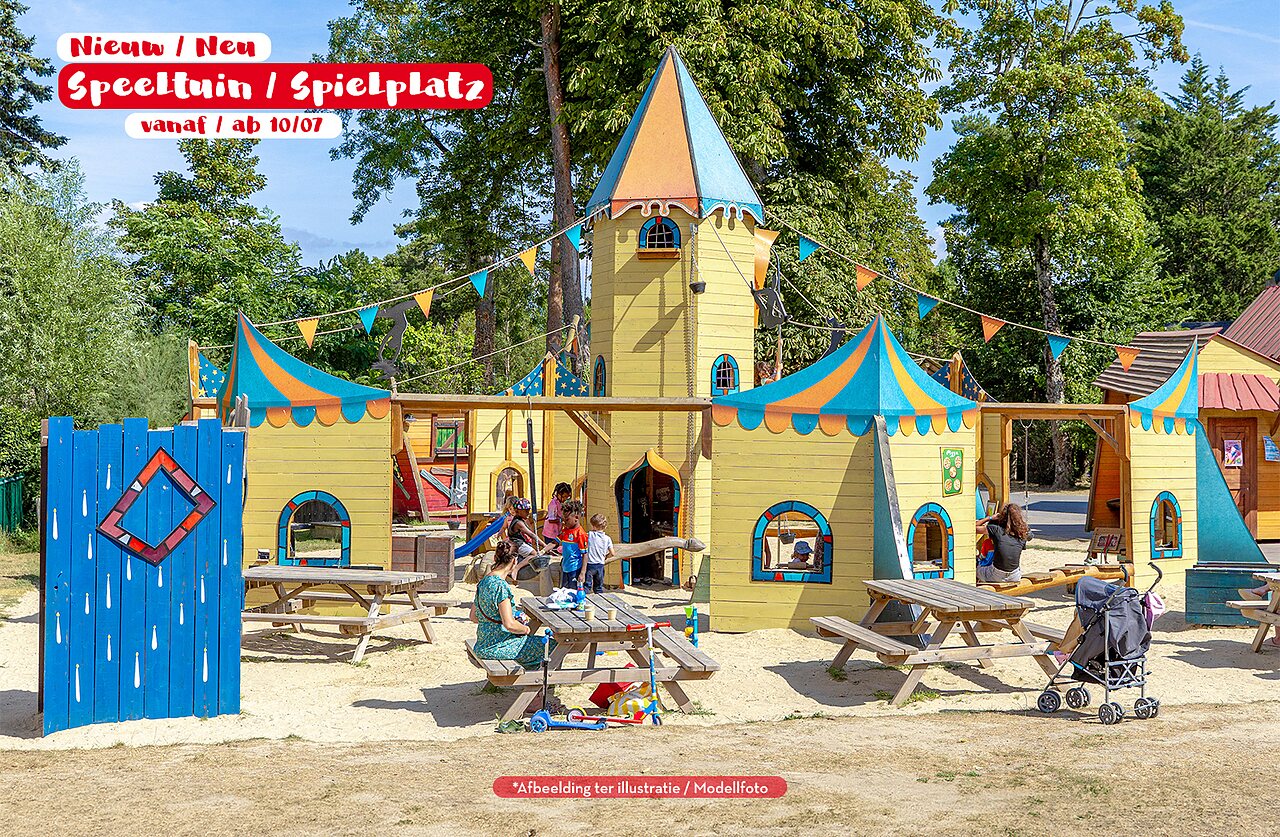 Nieuwe kasteel speeltuin met kinderen op camping CAPFUN de Wondermolen in Molenschot.