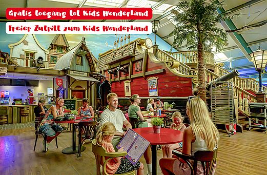 Binnenrestaurant met piratenthema en families op camping CAPFUN de Wondermolen.