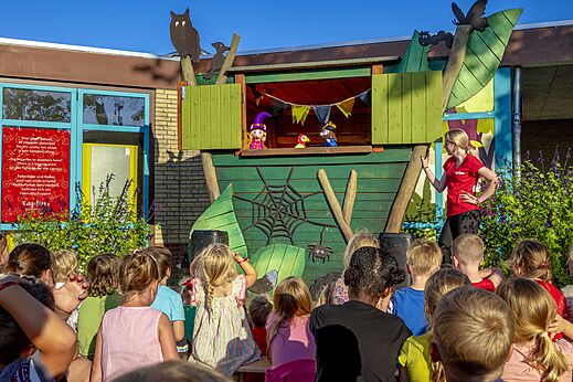 Animatie poppenkastvoorstelling voor kinderen op camping CAPFUN de Wondermolen in Molenschot.