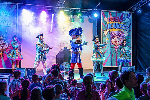 Animatieshow voor kinderen op camping CAPFUN Zagarella in LONGEVILLE SUR MER.